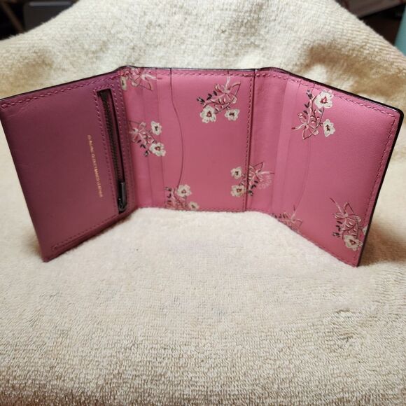 VGUC Coach 1941 Metallic PInk Trifold Wallet - Picture 3 of 4